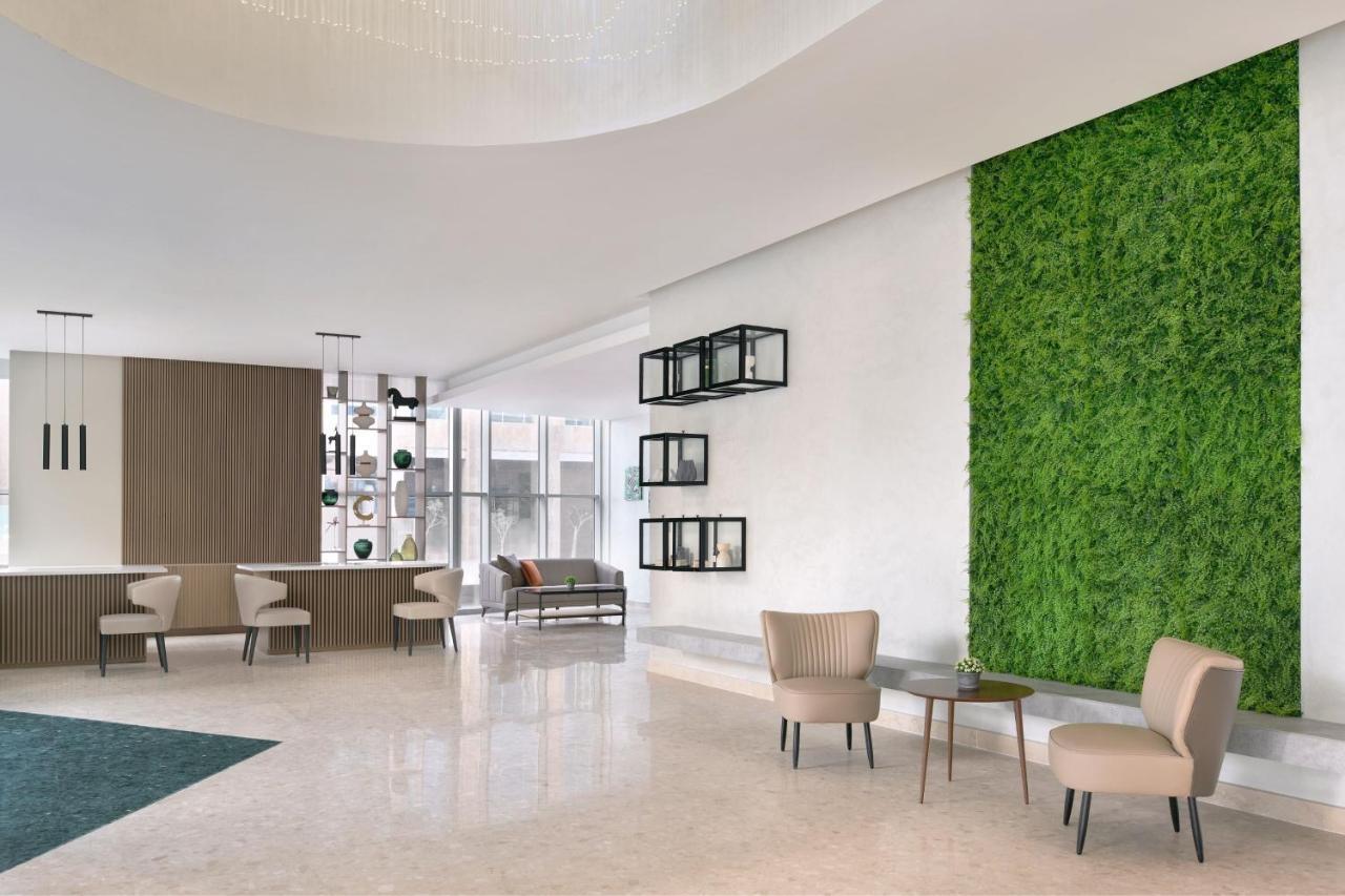 Hotel Element By Westin West Bay Doha Exterior foto A green wall in a hotel lobby