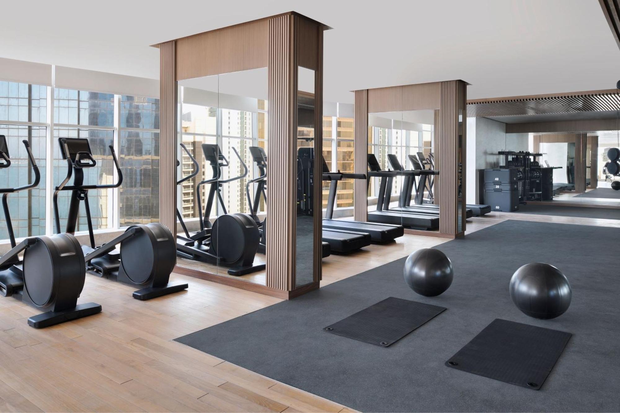 Hotel Element By Westin West Bay Doha Exterior foto The gym at The Hari