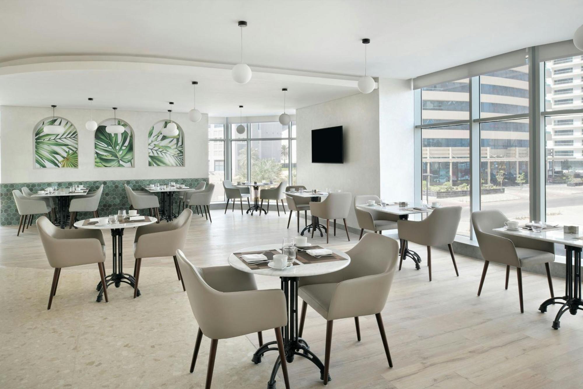 Hotel Element By Westin West Bay Doha Exterior foto The Club at Newark Airport