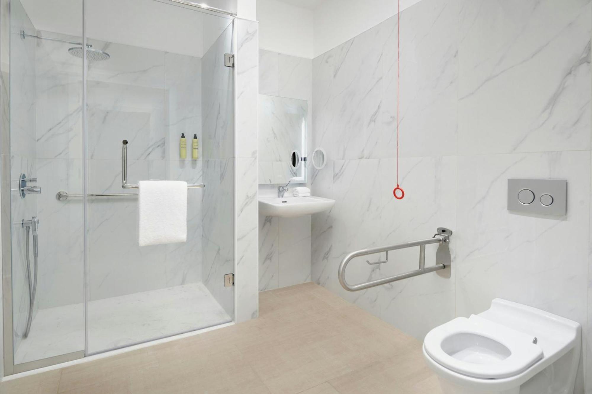 Hotel Element By Westin West Bay Doha Exterior foto A wet room